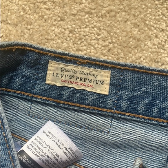 Levi’s 501 Mom Jeans! - Picture 2 of 5
